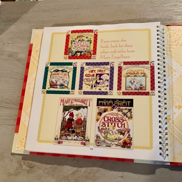 Mary Engelbreit “Crafts for the Seasons” Rare Book - Picture 7 of 9